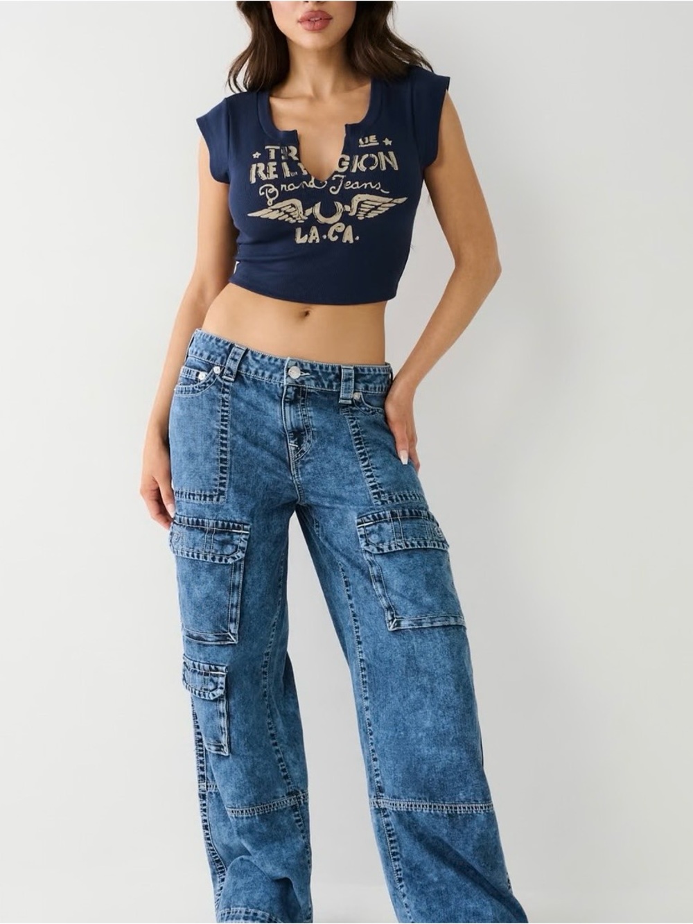 WOMENS TRUE RELIGION NOTCH
CROP TEE Size small